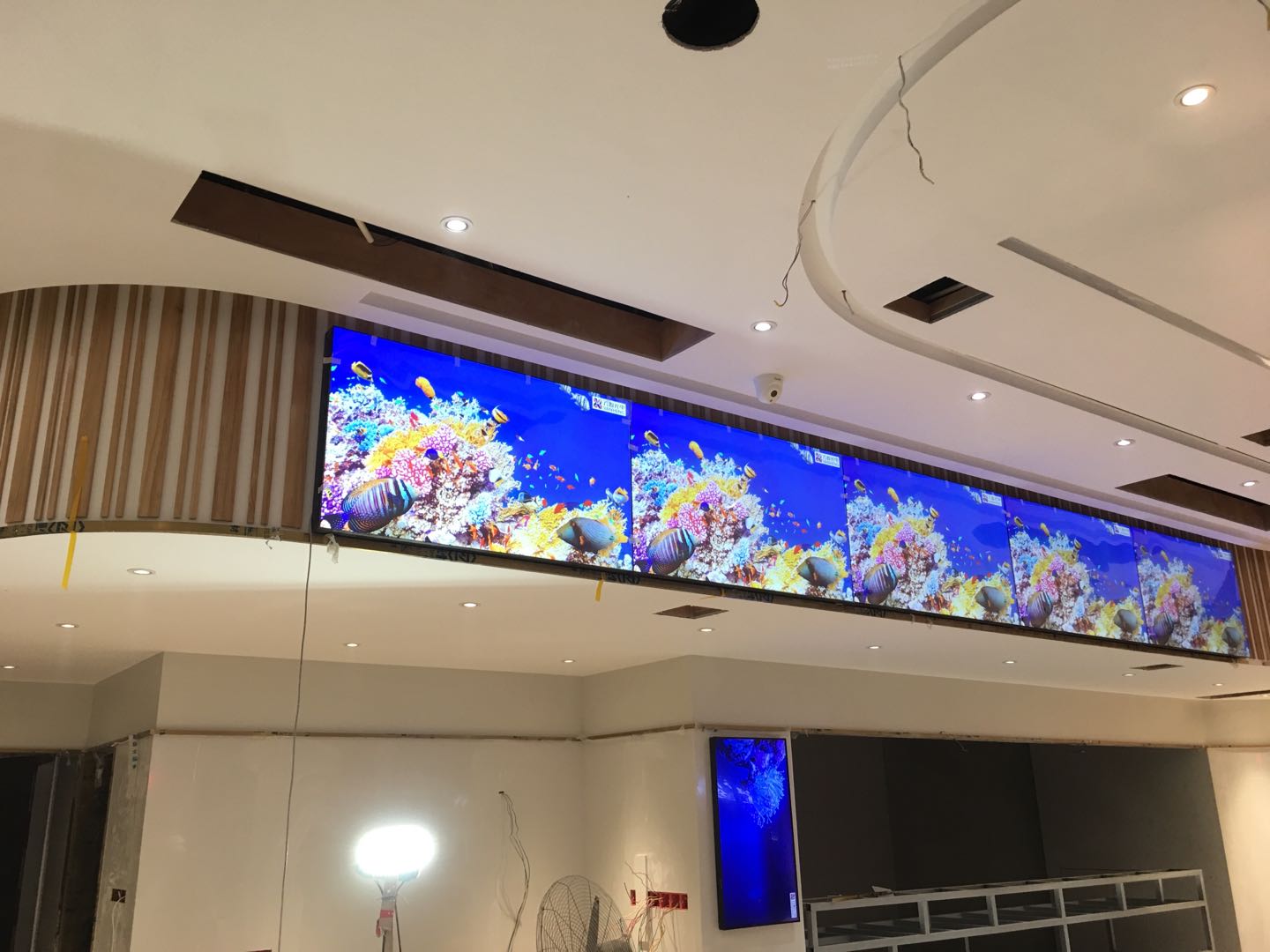 《萬衡光電拼接屏案例分享》湖南常德萬利隆蛋糕店