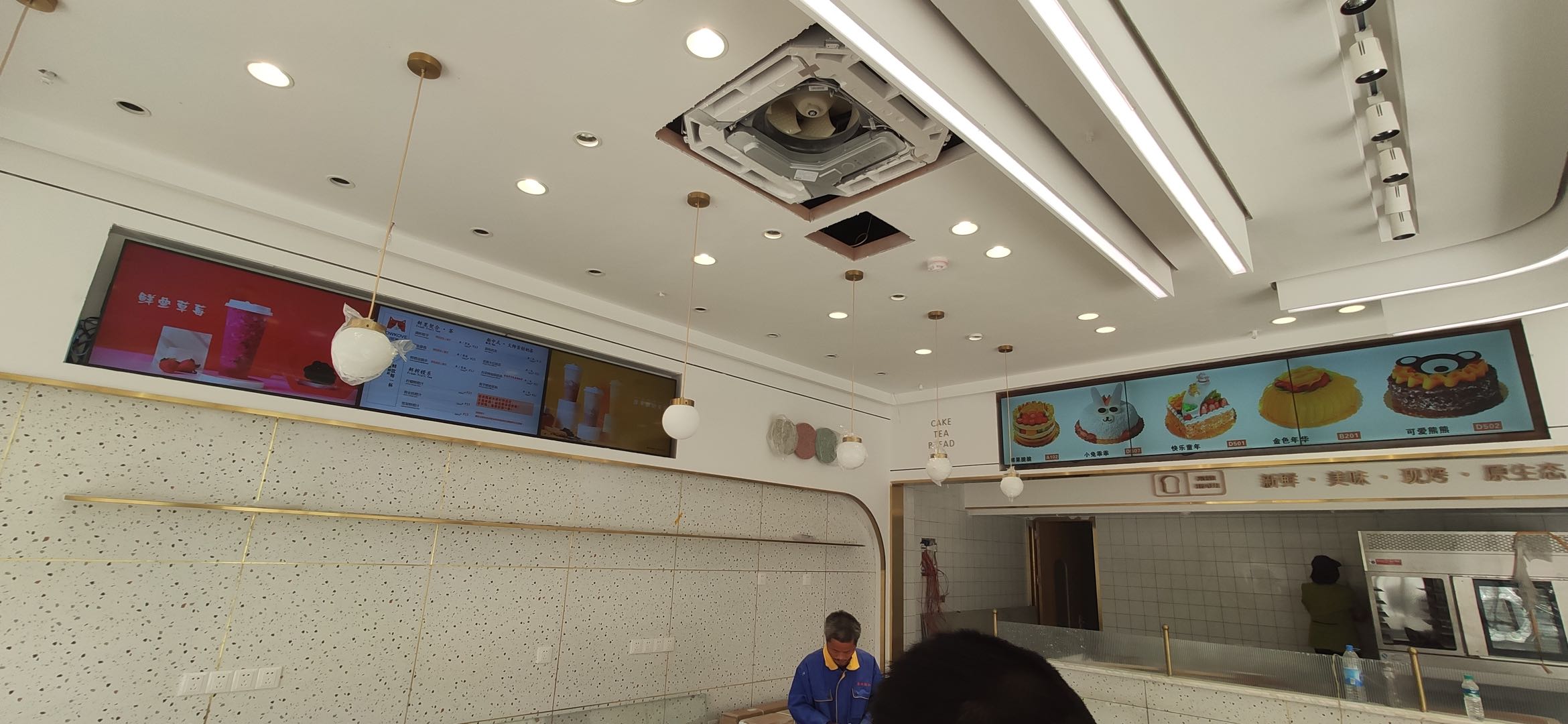 《萬衡光電拼接屏案例分享 》贛州市南康區(qū)好口福蛋糕店